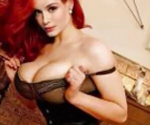 XXX Pretty Babe disfruta complaciendo el culo videos transexuales activos y el coño