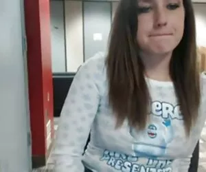 XXX Trío consolador follando con trabestis lesbianas.