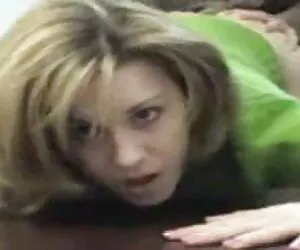 XXX Viejo pervertido golpea a dos chicas rubias videos de transexuales hermosos calientes