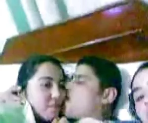 XXX Nena de cuerpo delgado travestis follando con pollas grandes Madison James disfruta tomando una gran polla profundamente