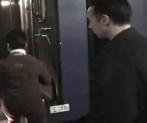 XXX Huwari recibe esperma en las tetas después de una follada se folla a una trans sin saberlo espectacular