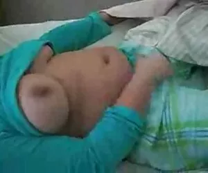 XXX Bella jovencita amateur cabalga la polla travestis mulatas follando