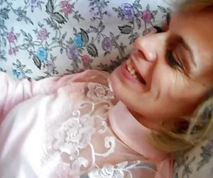 XXX madrastra tetona obtiene videos de travestis ricos fistet profundo