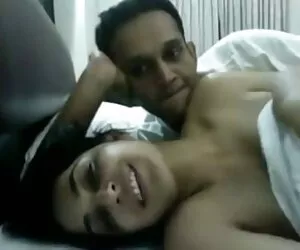 XXX Mi amigo y yo follamos a transexuales cojiendo con animales mi vecino